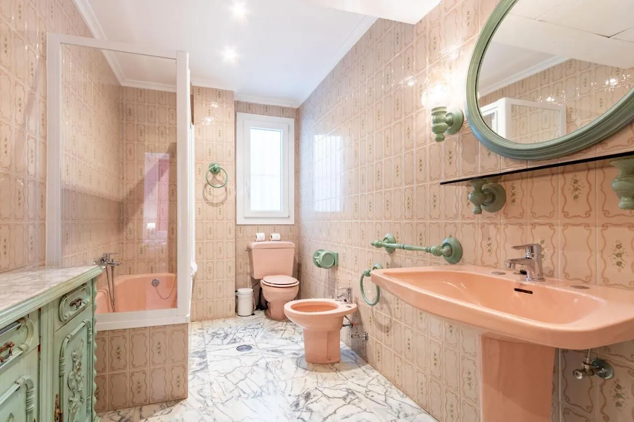 Alfalfa Deluxe Suite By Valcambre Seville